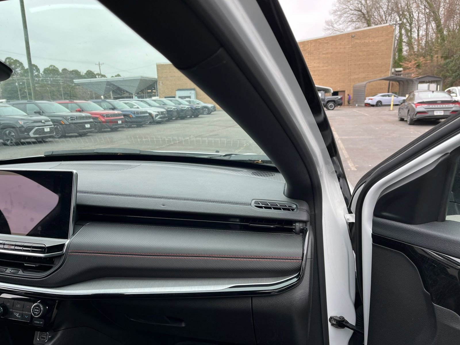 Used 2025 Jeep Compass Trailhawk image 33