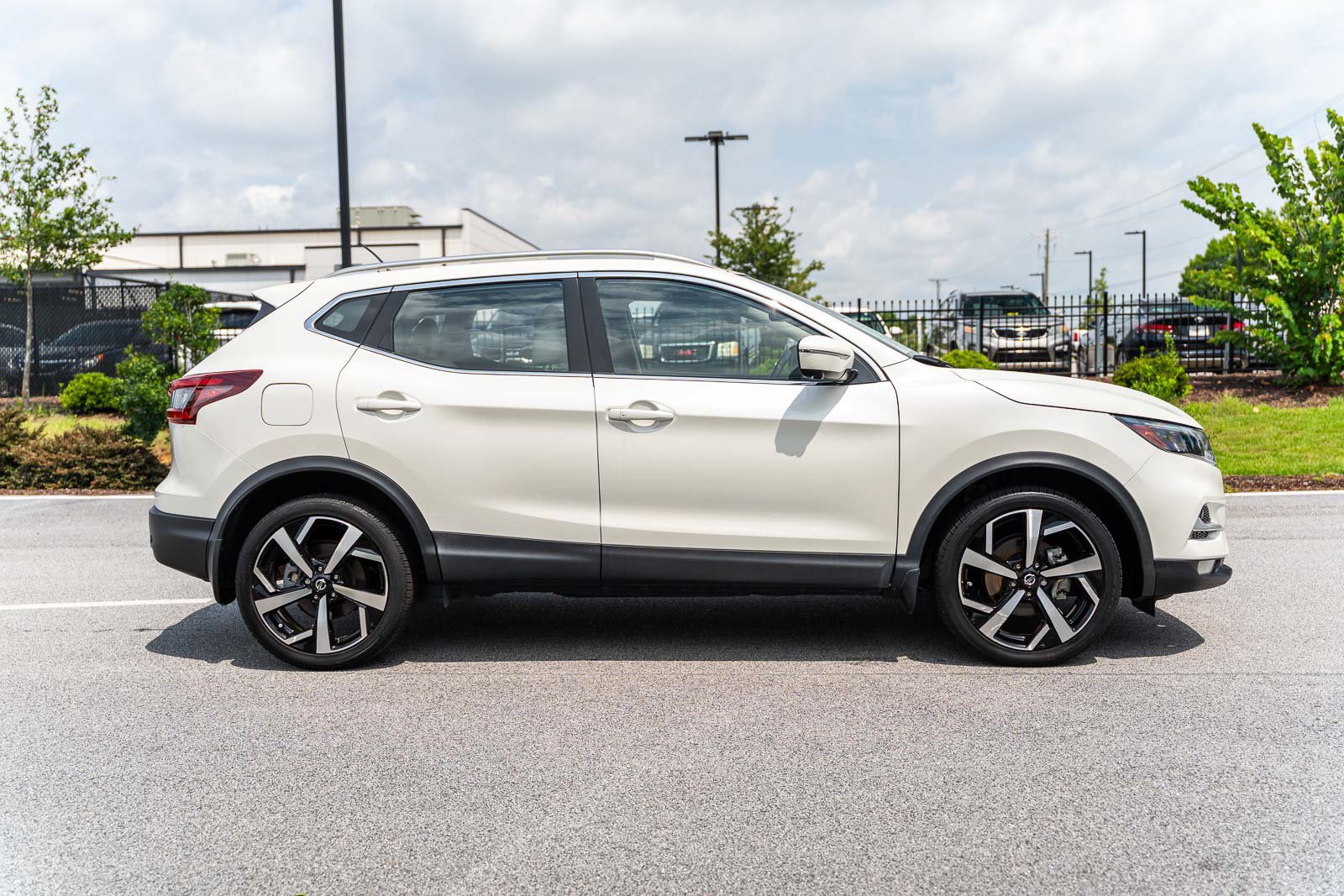 Used 2022 Nissan Rogue Sport SL w/ Premium Package AWD/4WD image 8