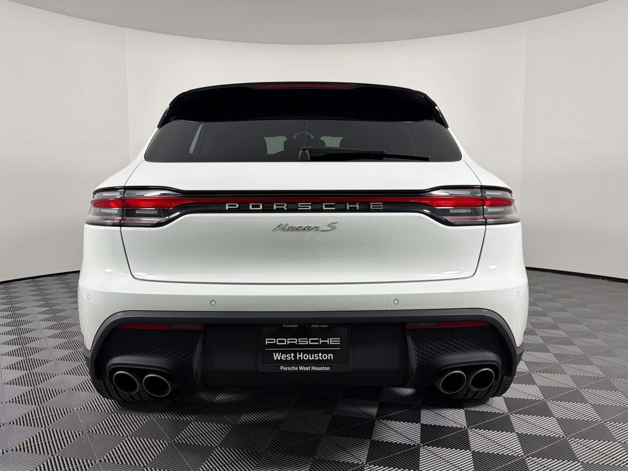 Certified 2024 Porsche Macan S AWD/4WD image 10
