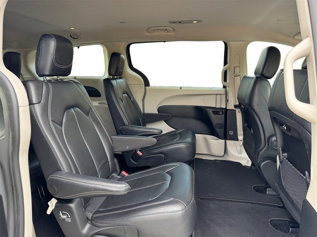 Used 2022 Chrysler Pacifica Touring-L image 20