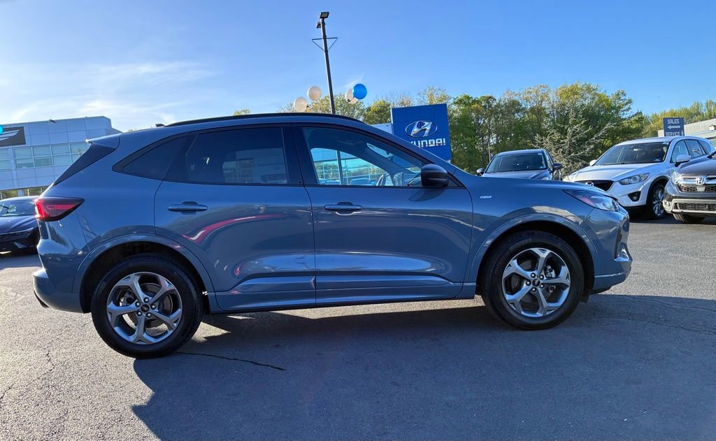 Used 2023 Ford Escape ST-Line w/ Tech Pack #1 AWD/4WD image 8