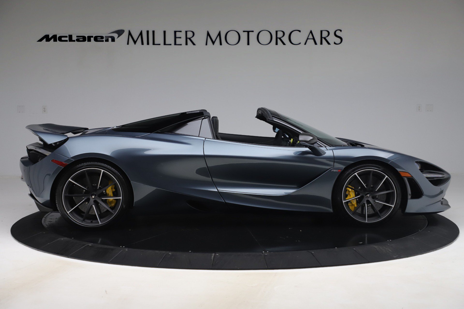 Used 2020 McLaren 720S Spider RWD image 9