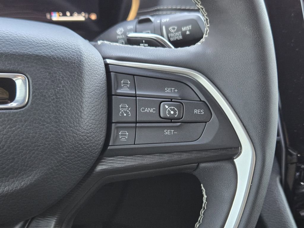 Used 2025 Jeep Grand Cherokee L Laredo RWD image 28