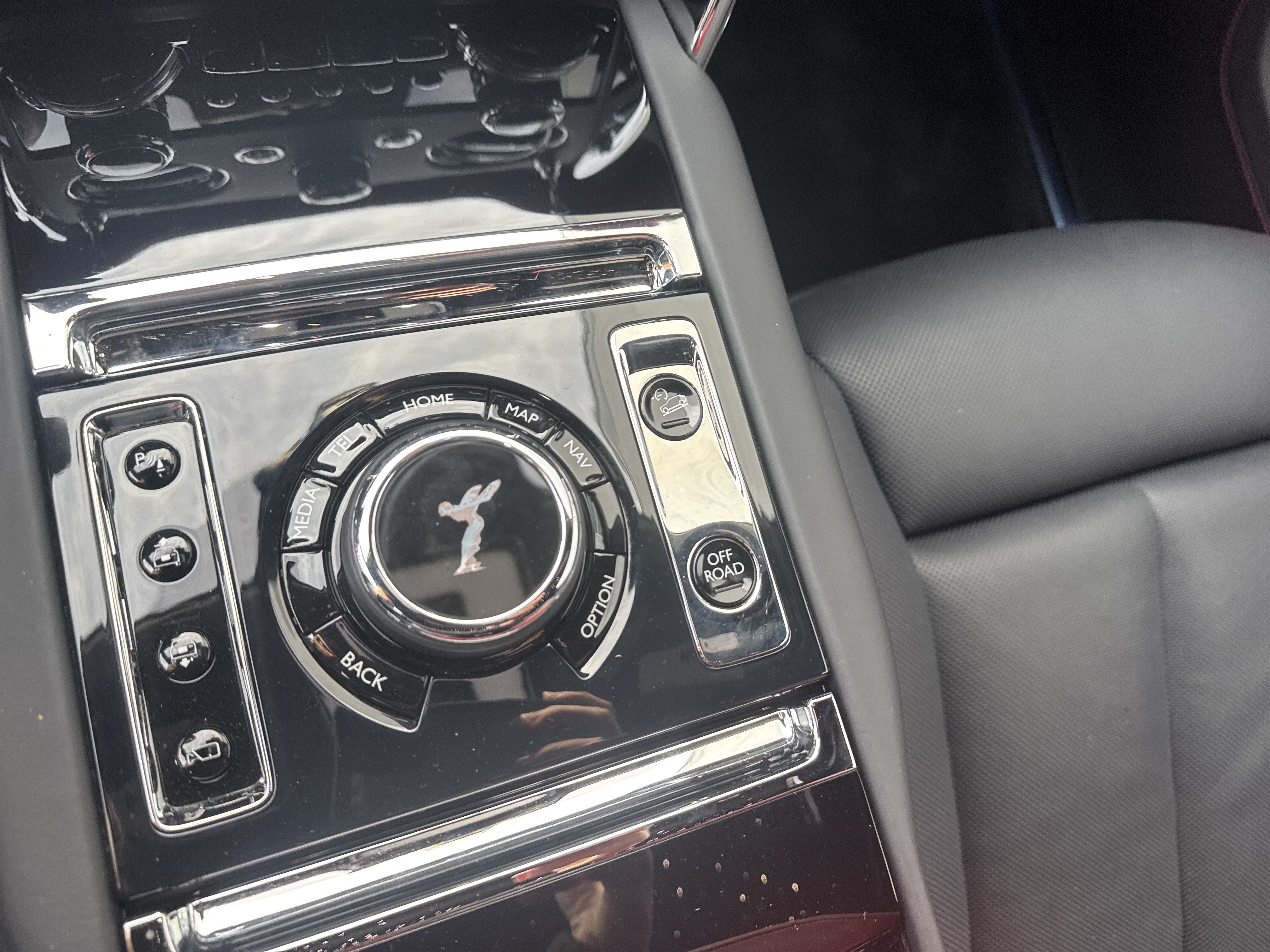 Certified 2025 Rolls-Royce Cullinan AWD/4WD image 42