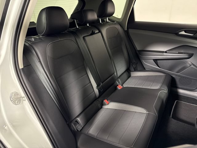 Used 2023 Volkswagen Taos SE w/ Panoramic Sunroof Package AWD/4WD image 15