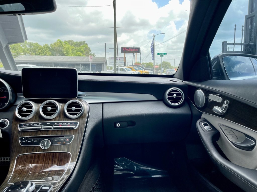 Used 2015 Mercedes-Benz C 400 4MATIC image 30