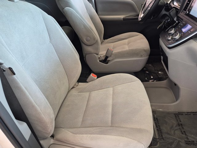 Used 2019 Toyota Sienna L FWD image 20