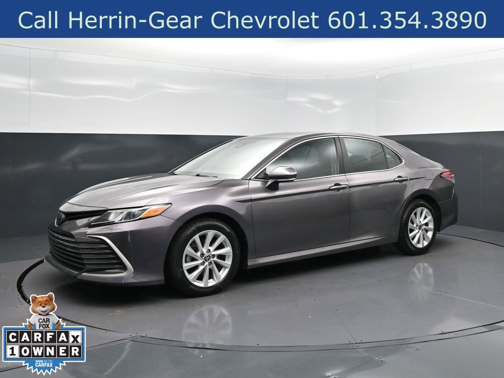 Used 2023 Toyota Camry LE image 3