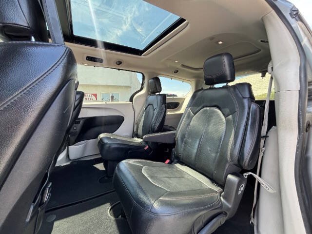 Used 2019 Chrysler Pacifica Touring-L Plus FWD image 17