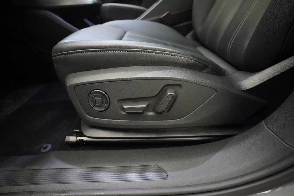 Used 2023 Audi Q4 e-tron Premium w/ Convenience Package image 17