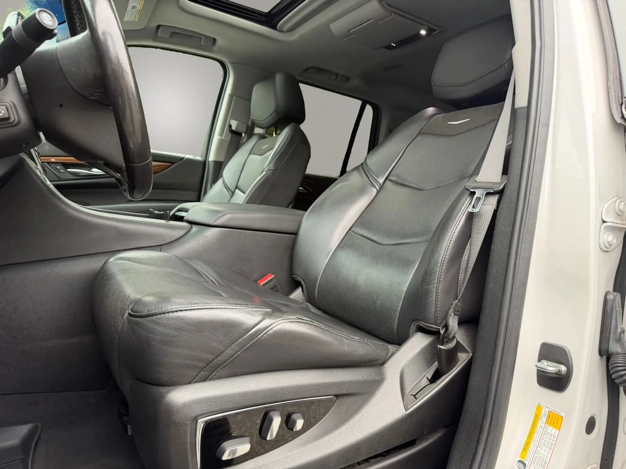 Used 2018 Cadillac Escalade Luxury AWD/4WD image 18