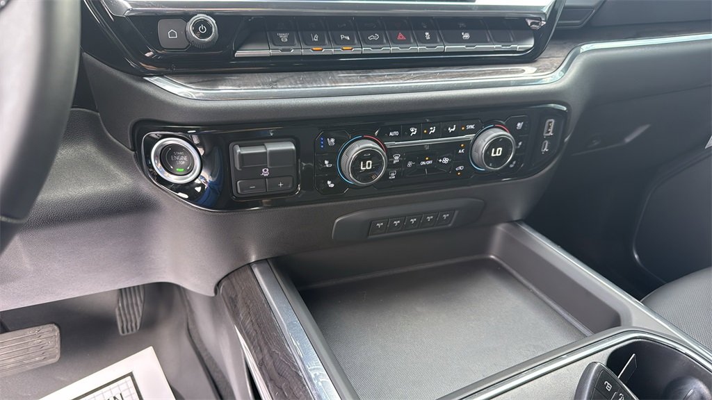 Used 2025 Chevrolet Silverado 2500 LTZ w/ LTZ Premium Package image 38