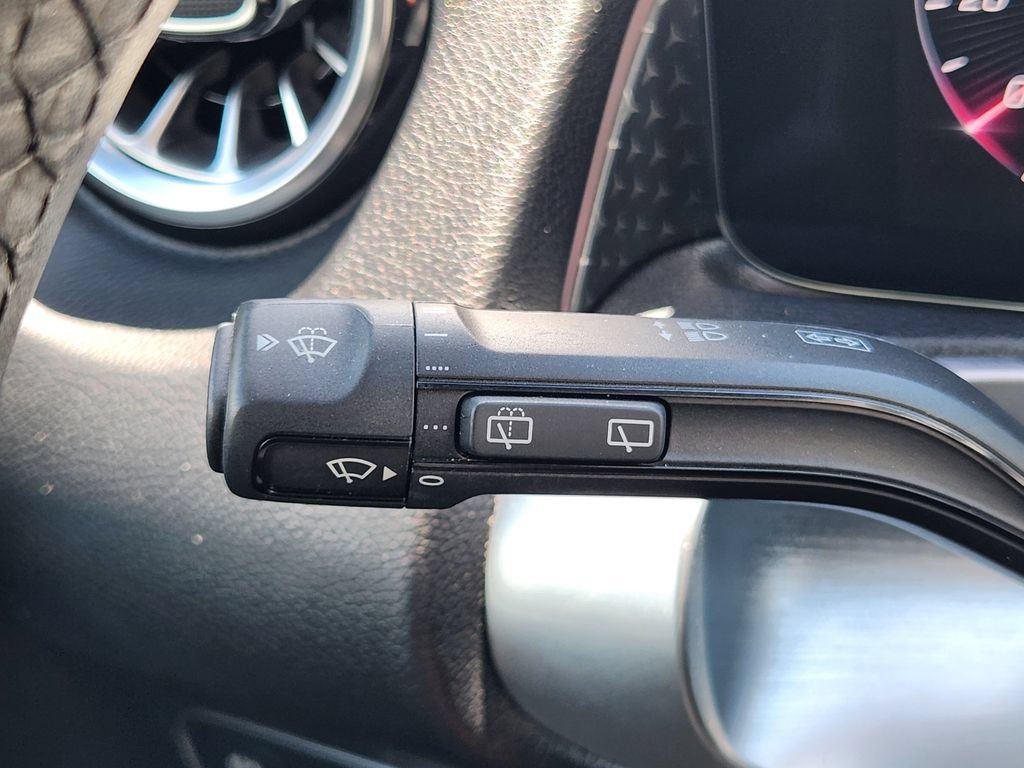 Used 2024 Mercedes-Benz GLB 250 image 31