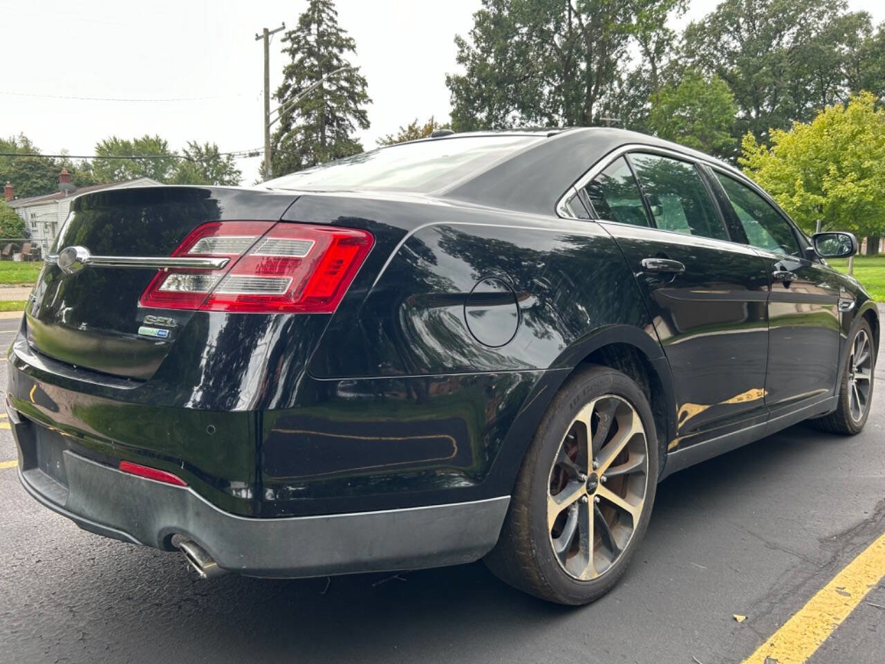 Used 2016 Ford Taurus SEL image 10