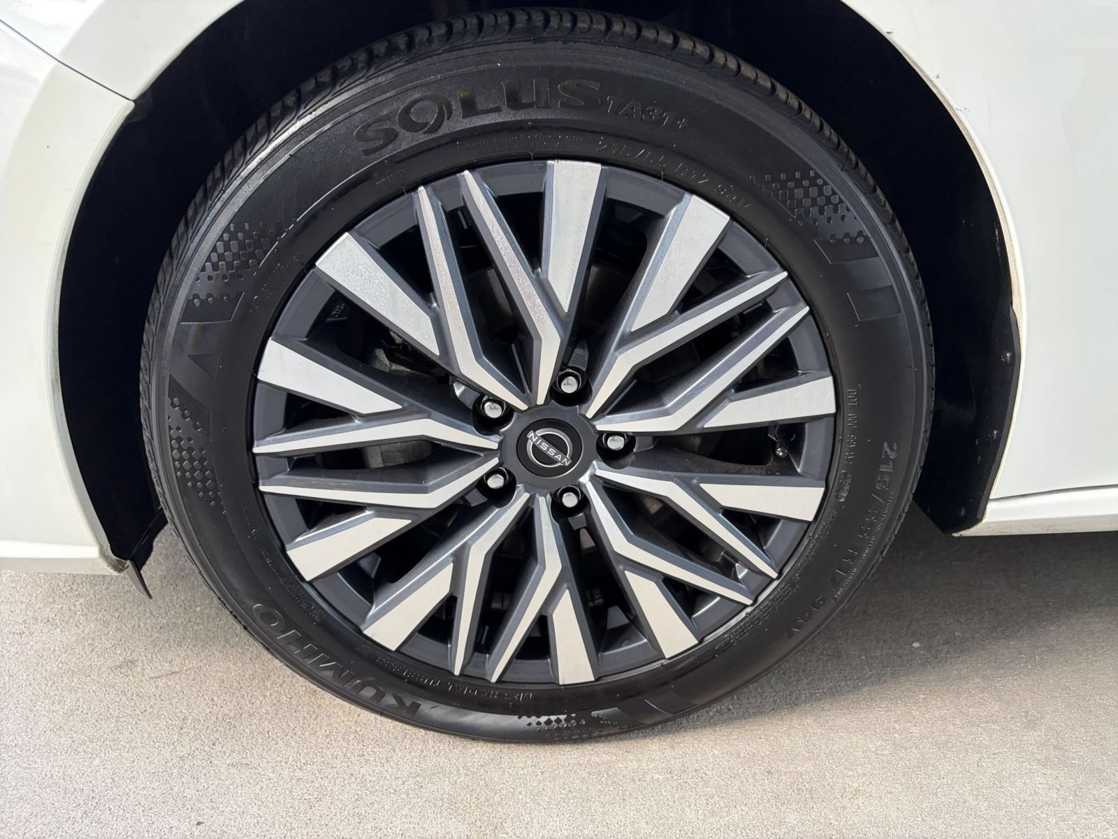 Used 2025 Nissan Altima 2.5 SV FWD image 29