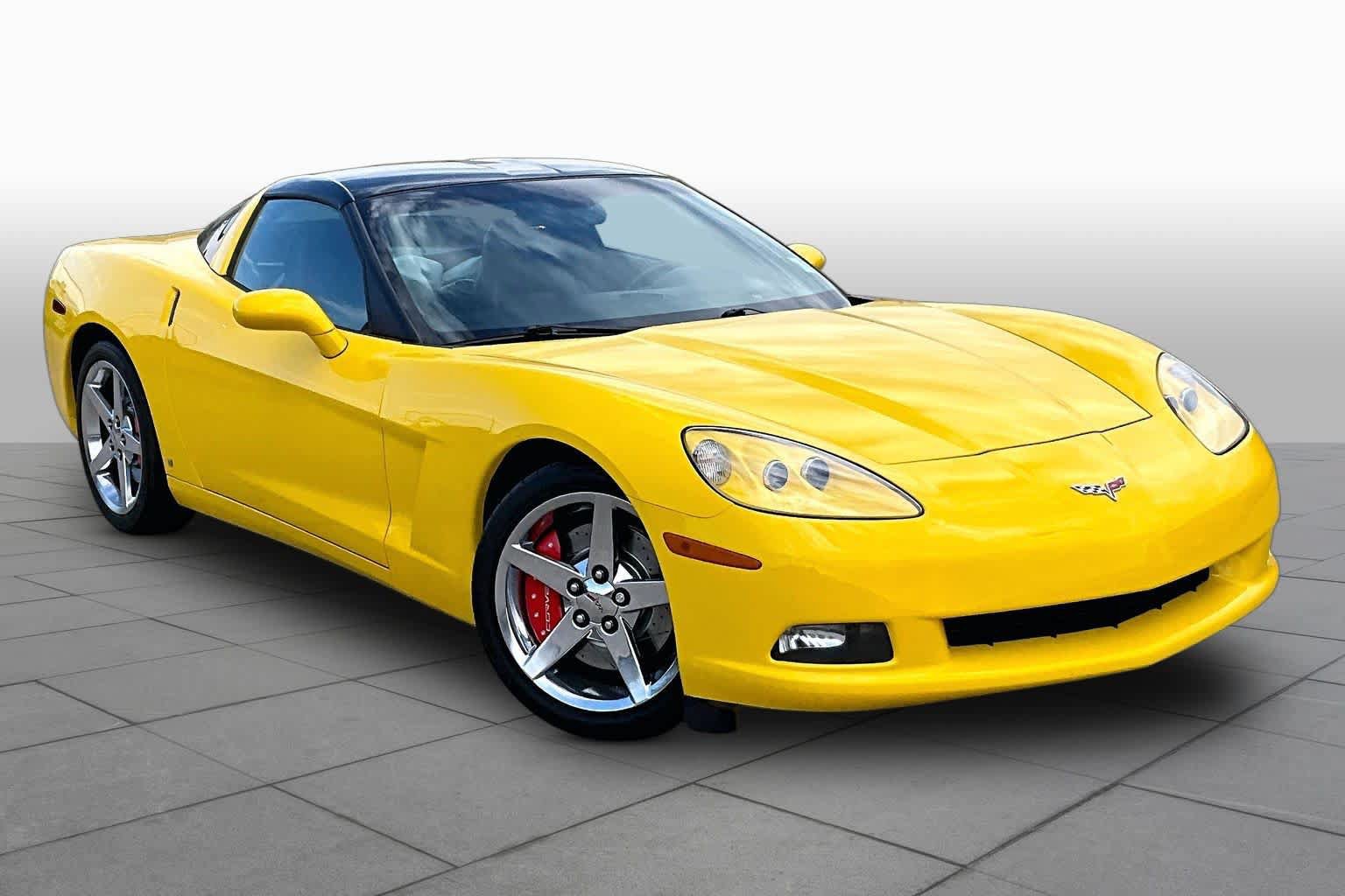 Used 2007 Chevrolet Corvette Coupe w/ Preferred Equipment Group RWD image 2