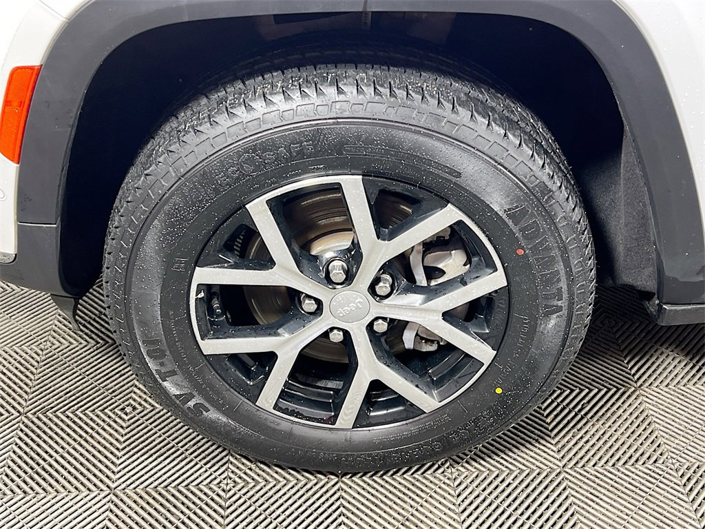 Used 2024 Jeep Grand Cherokee L Limited w/ Luxury Tech Group II image 28