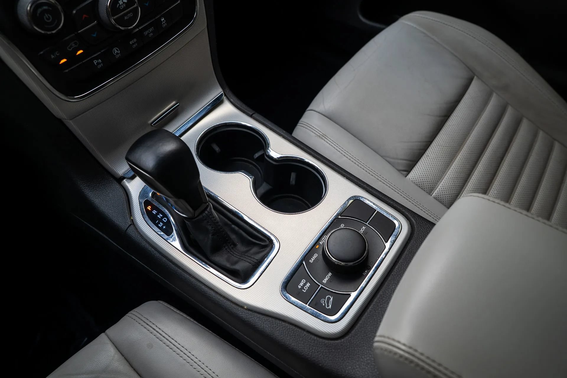Used 2018 Jeep Grand Cherokee Limited AWD/4WD image 24