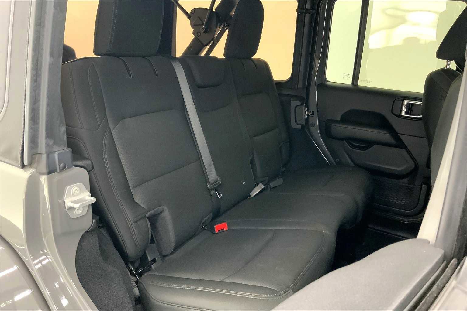 Used 2020 Jeep Wrangler Unlimited Sahara image 13