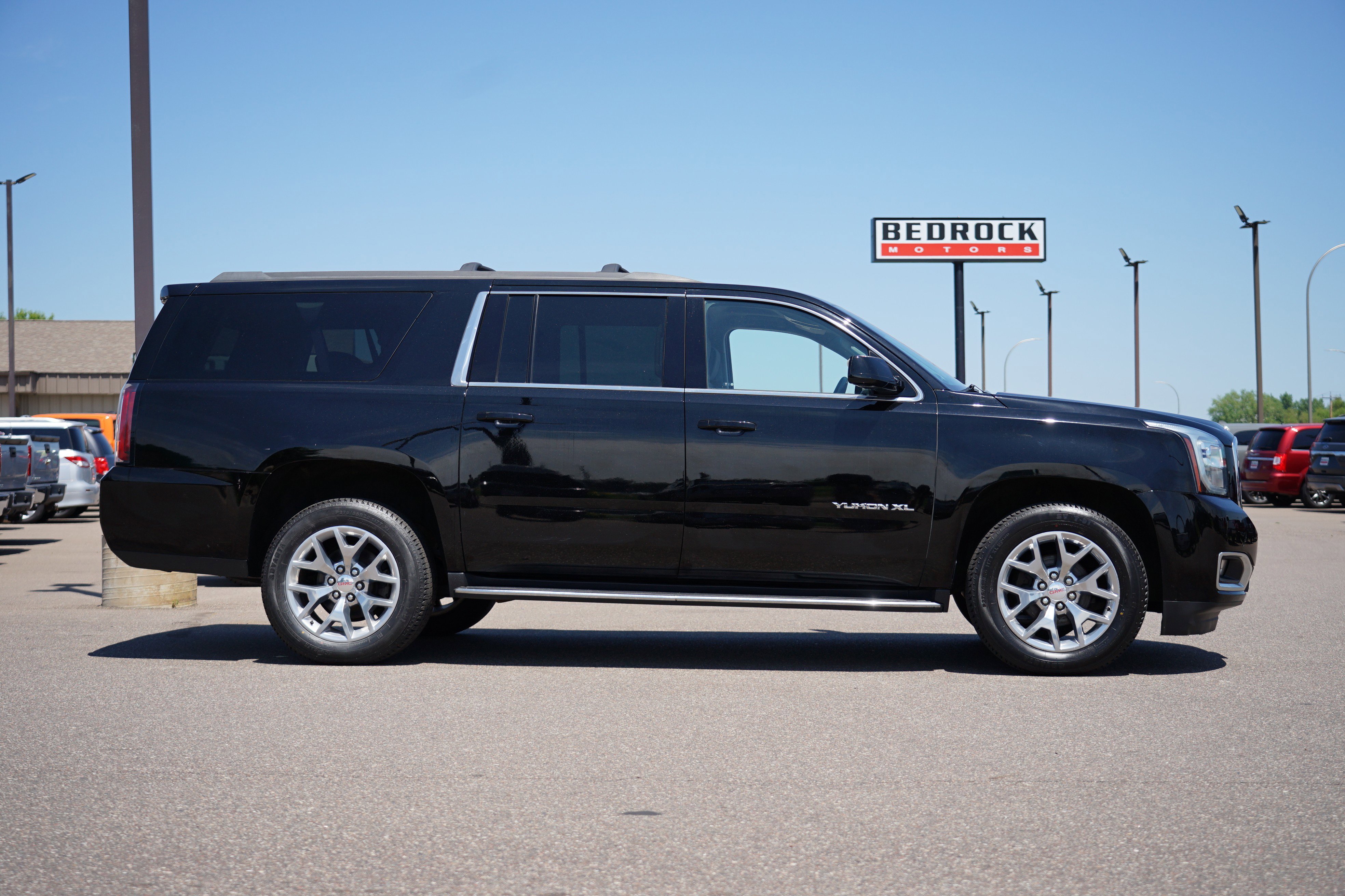 Used 2019 GMC Yukon XL SLE w/ SLE Value Package image 2