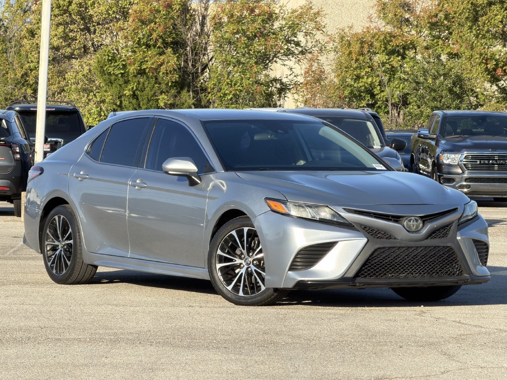 Used 2019 Toyota Camry SE w/ Carpet Mat Package
