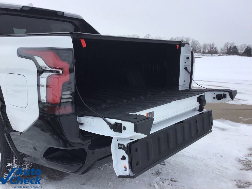 Used 2025 Chevrolet Silverado EV RST image 7