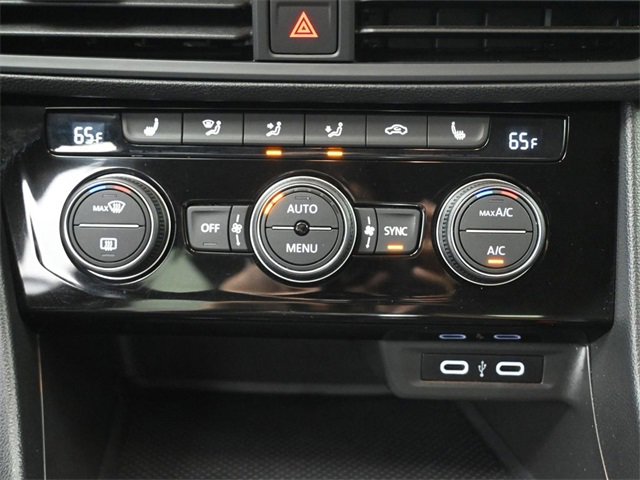Used 2022 Volkswagen Jetta SE image 9
