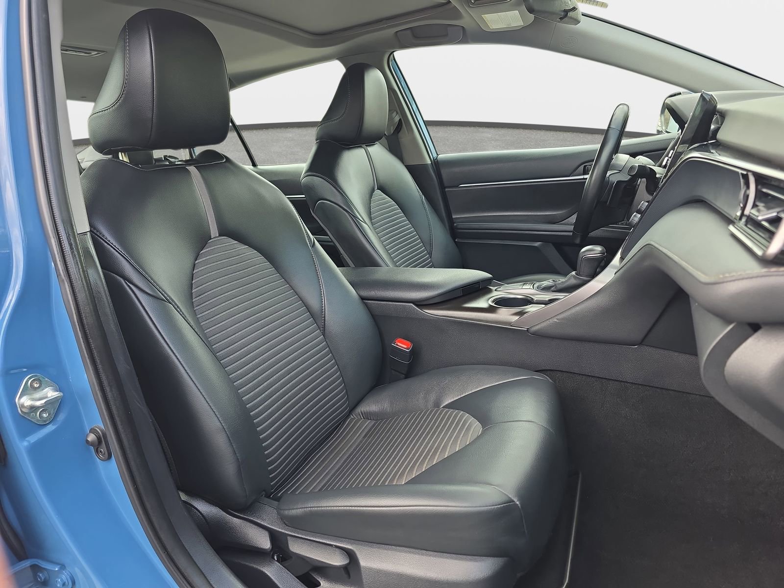 Used 2024 Toyota Camry SE image 10