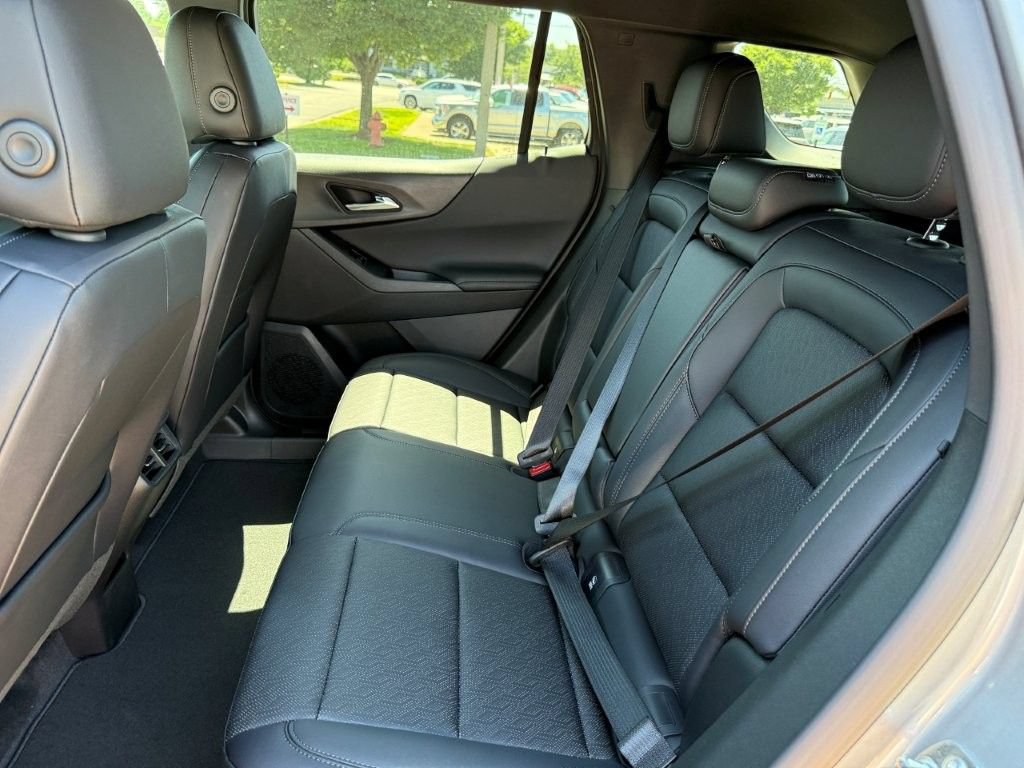 New 2026 Chevrolet Equinox LT w/ Convenience Package II FWD image 14