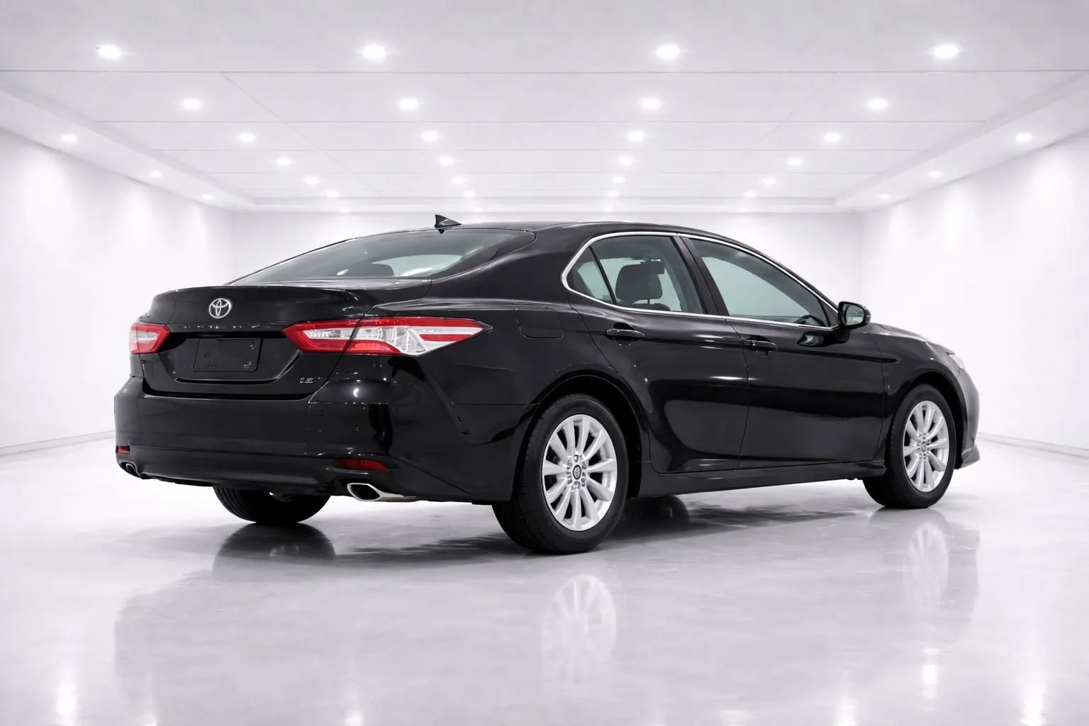 Used 2019 Toyota Camry LE FWD image 5