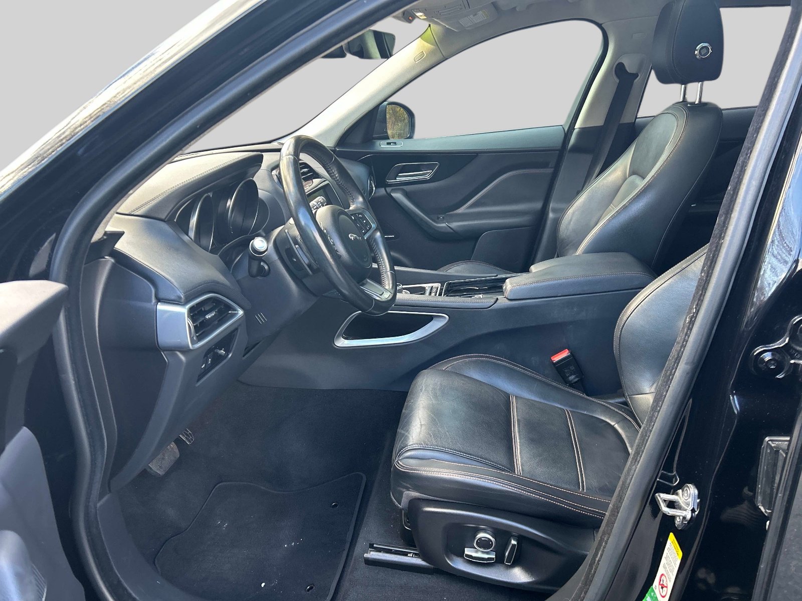 Used 2020 Jaguar F-PACE Prestige image 9