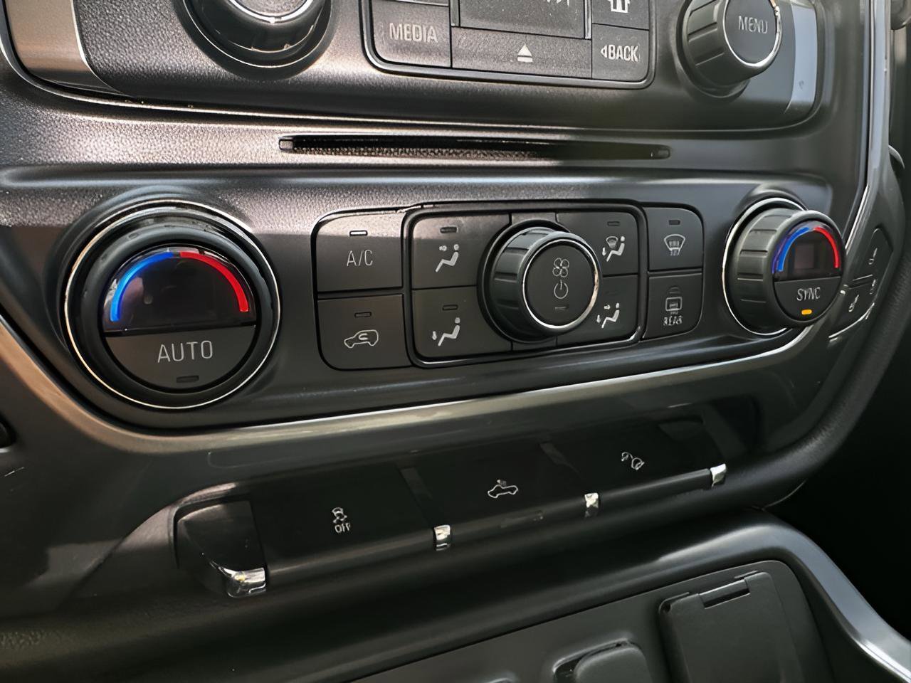 Used 2017 Chevrolet Silverado 1500 LTZ Z71 image 18