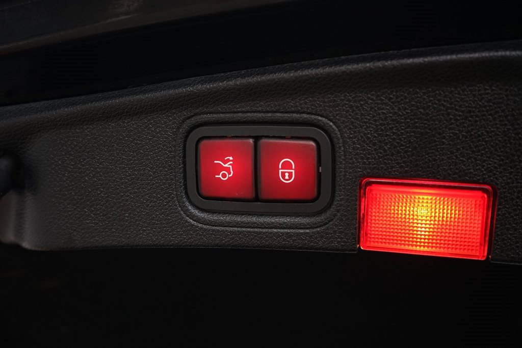 Used 2018 Mercedes-Benz C 300 Coupe image 19