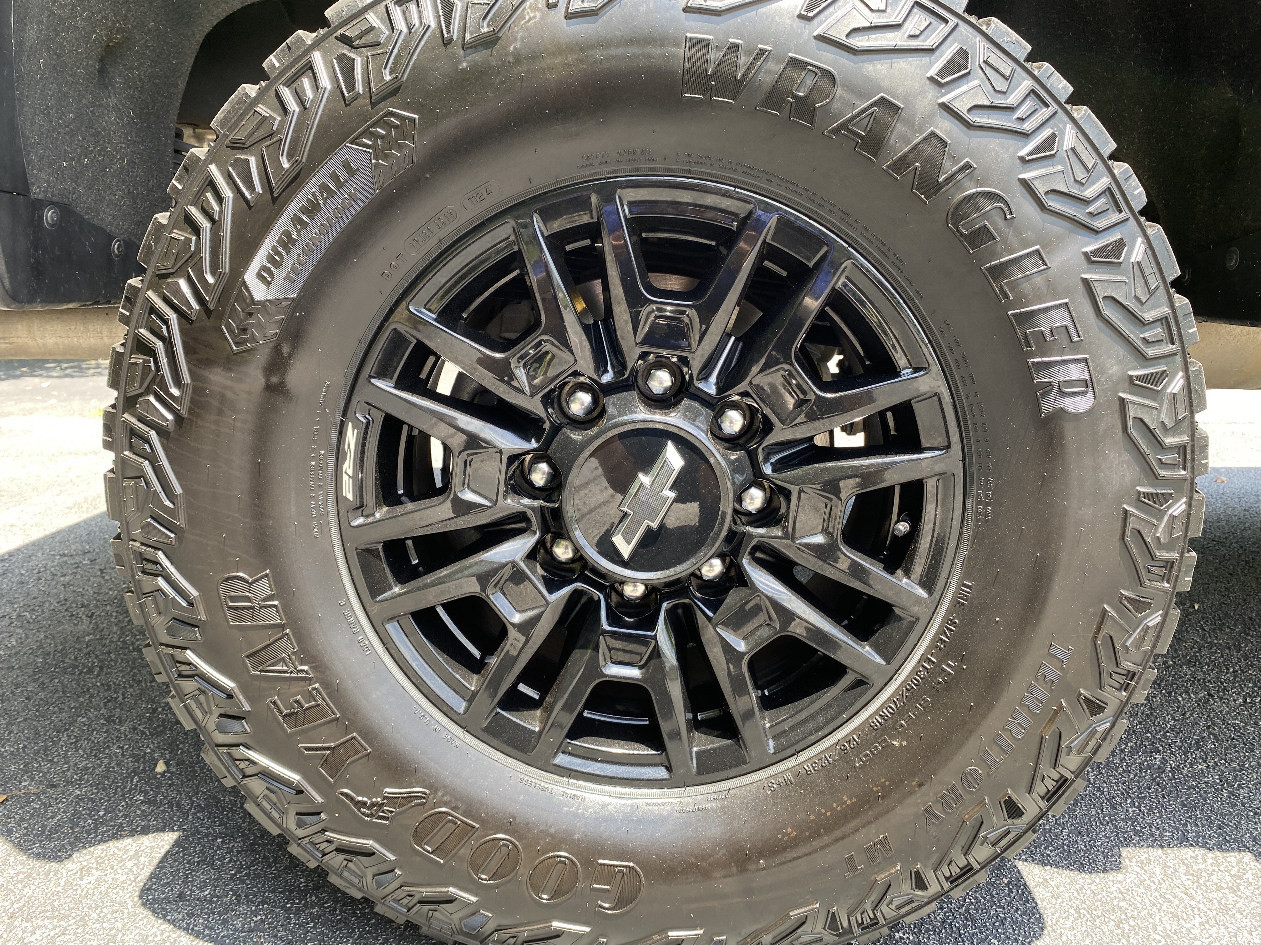 Used 2024 Chevrolet Silverado 2500 ZR2 w/ Technology Package AWD/4WD image 13