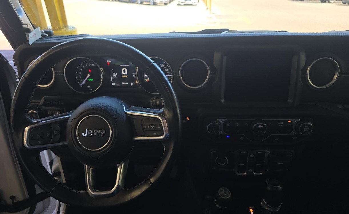 Used 2022 Jeep Wrangler Unlimited Sahara w/ Cold Weather Group image 9