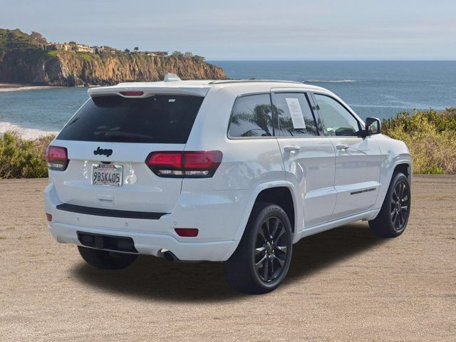 Used 2022 Jeep Grand Cherokee Laredo X RWD image 5
