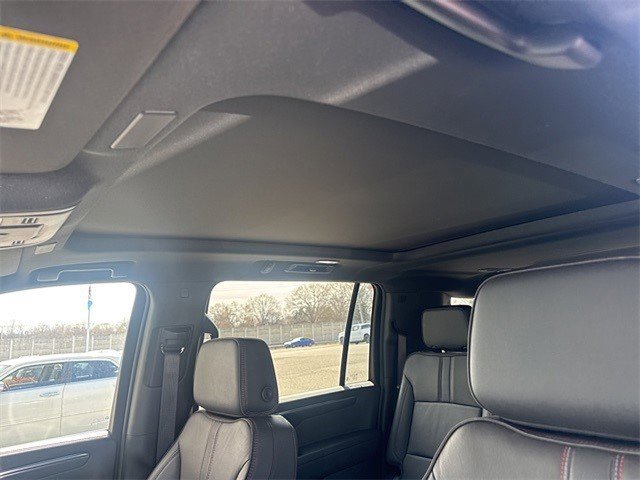 Certified 2025 Chevrolet Suburban RST w/ Comfort Package image 12