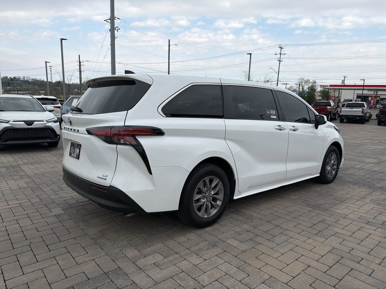 Used 2022 Toyota Sienna LE image 5