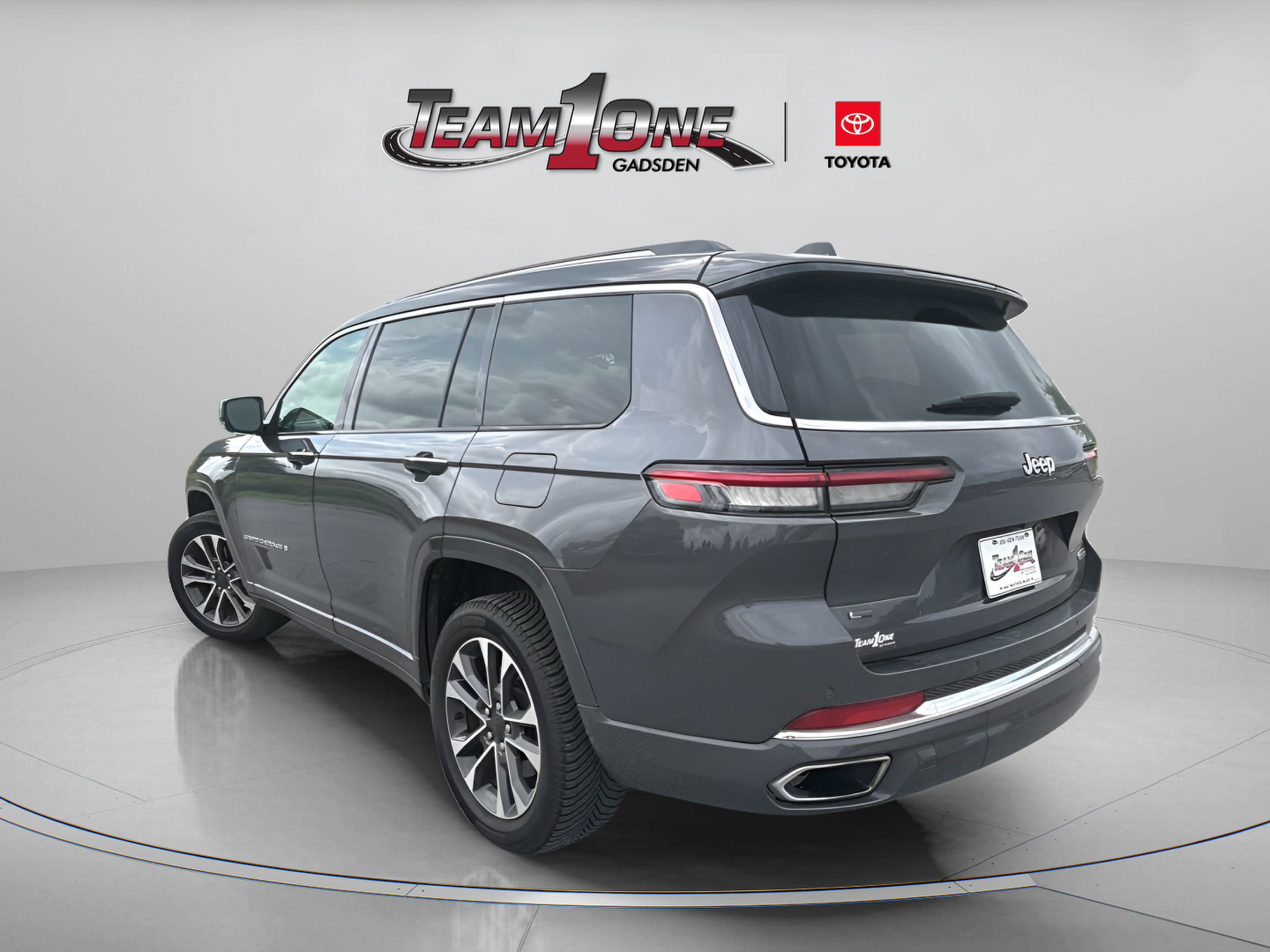 Used 2023 Jeep Grand Cherokee L Overland w/ Trailer Tow Group (B) RWD image 5