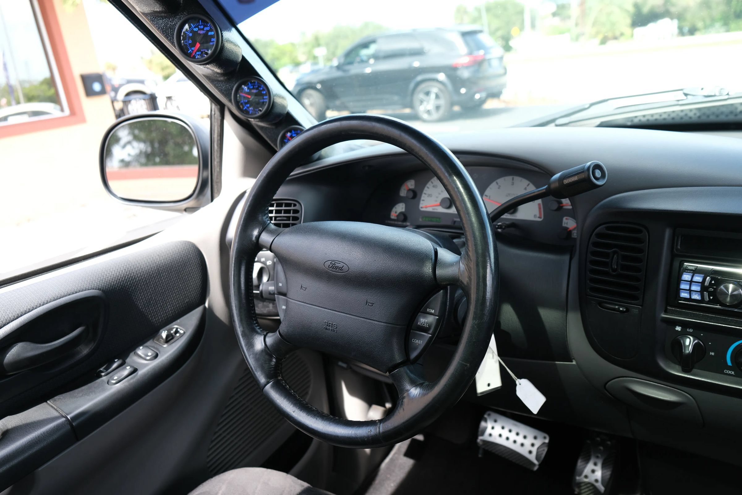 Used 2001 Ford F150 Lightning RWD image 26