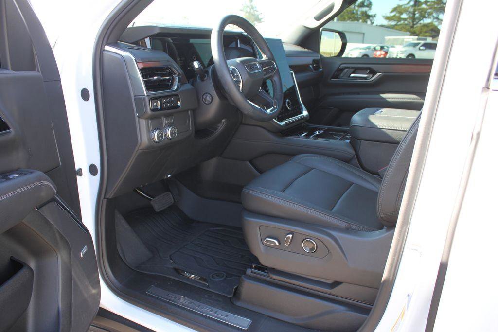 New 2026 GMC Yukon Denali w/ Sun & Power Step Package image 11