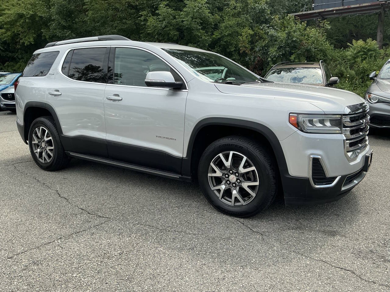 Used 2020 GMC Acadia SLE w/ Driver Convenience Package AWD/4WD image 3