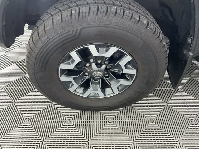 Used 2021 Toyota Tacoma TRD Off-Road w/ TRD Premium Off Road Package AWD/4WD image 16