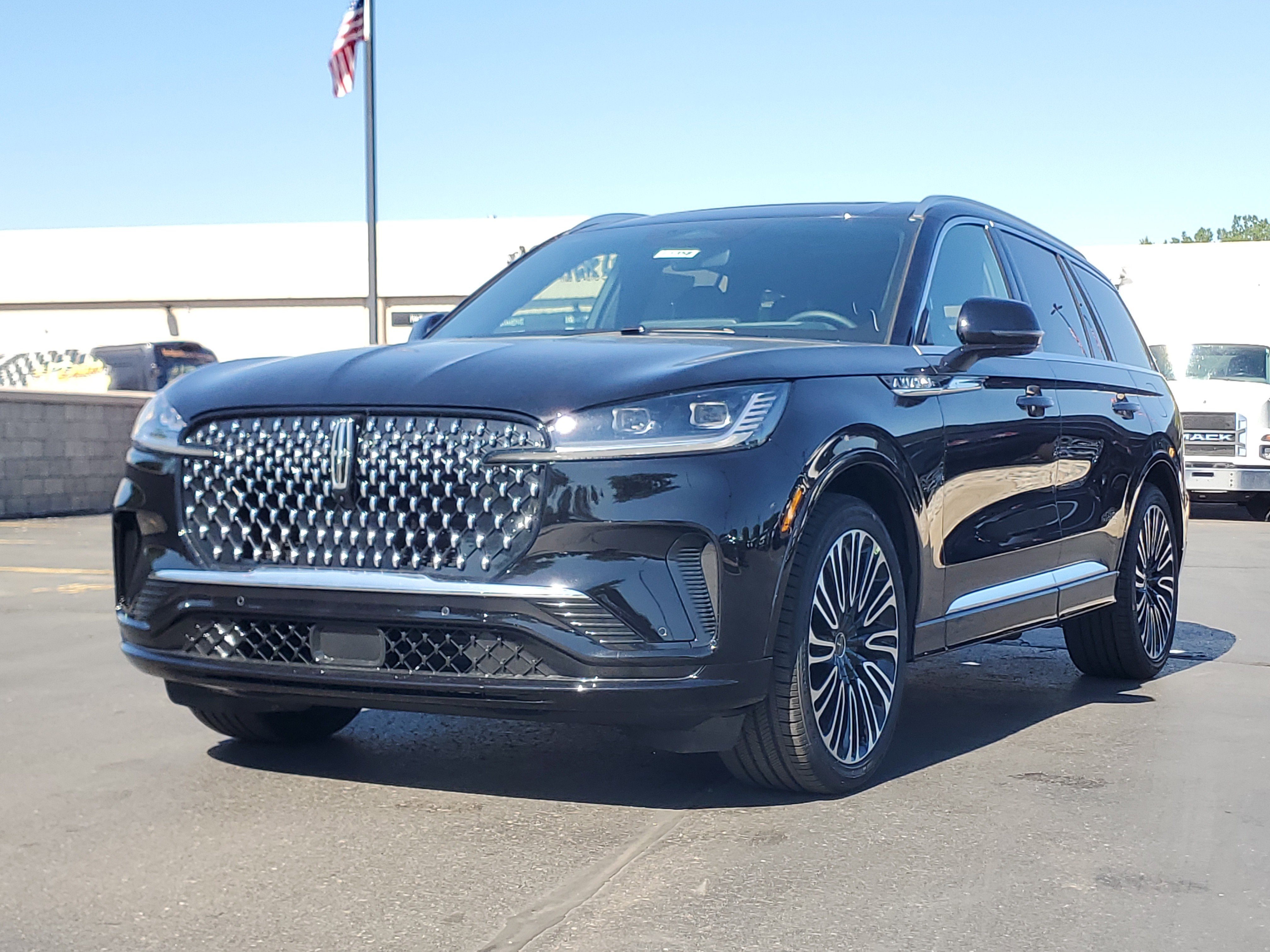 New 2026 Lincoln Aviator Black Label w/ Dynamic Handling Package AWD/4WD image 2