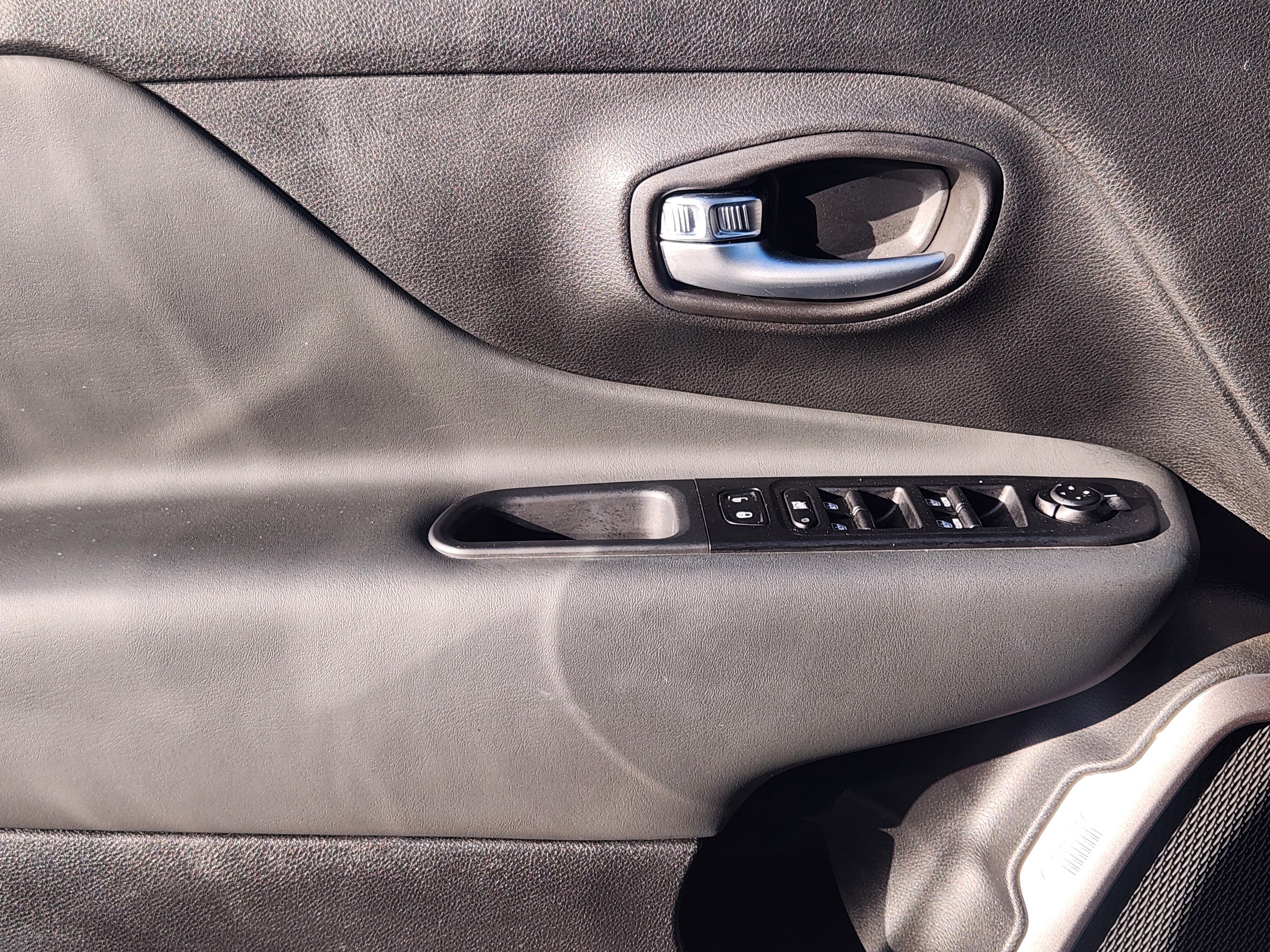 Used 2022 Jeep Renegade Limited image 24