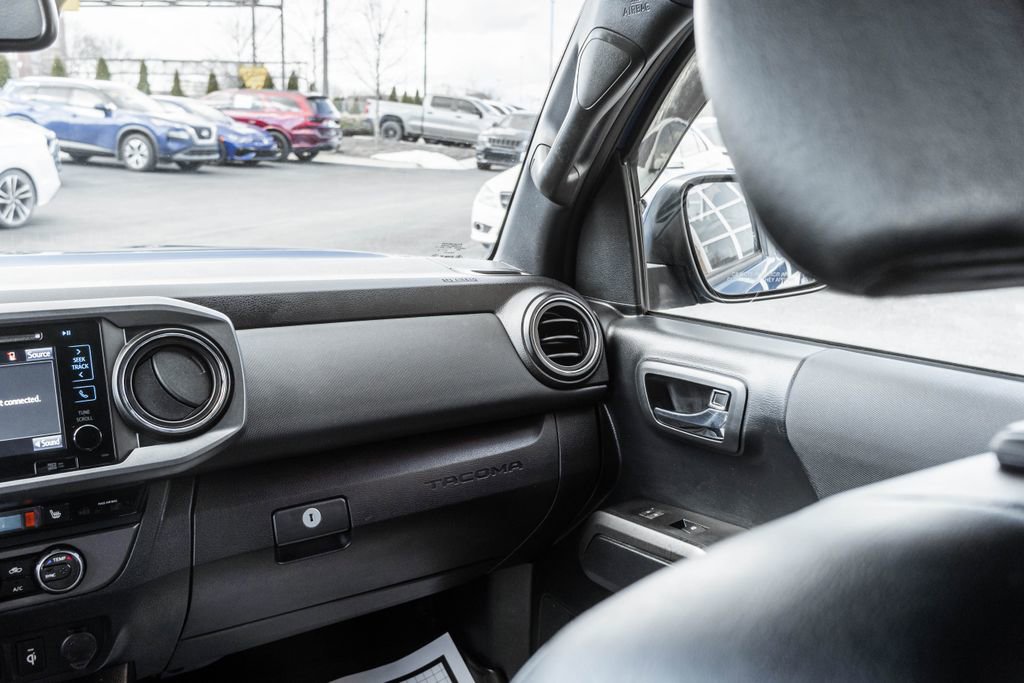 Used 2018 Toyota Tacoma TRD Off-Road image 14