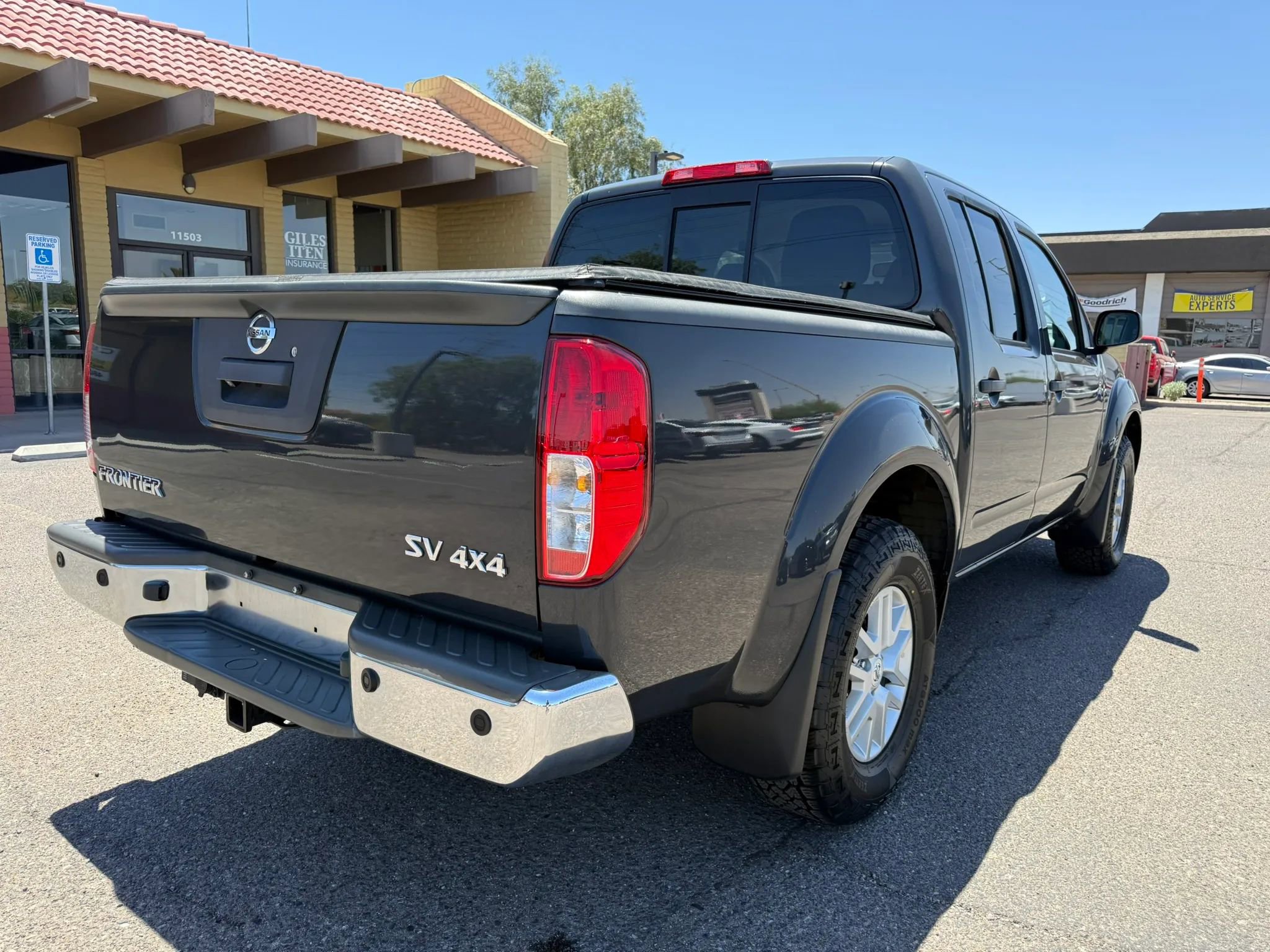 Used 2015 Nissan Frontier SV w/ SV Value Truck Package AWD/4WD image 10