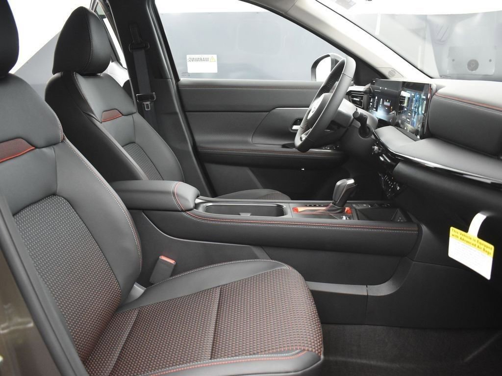 New 2026 Nissan Kicks SR w/ Illumination Package FWD image 23