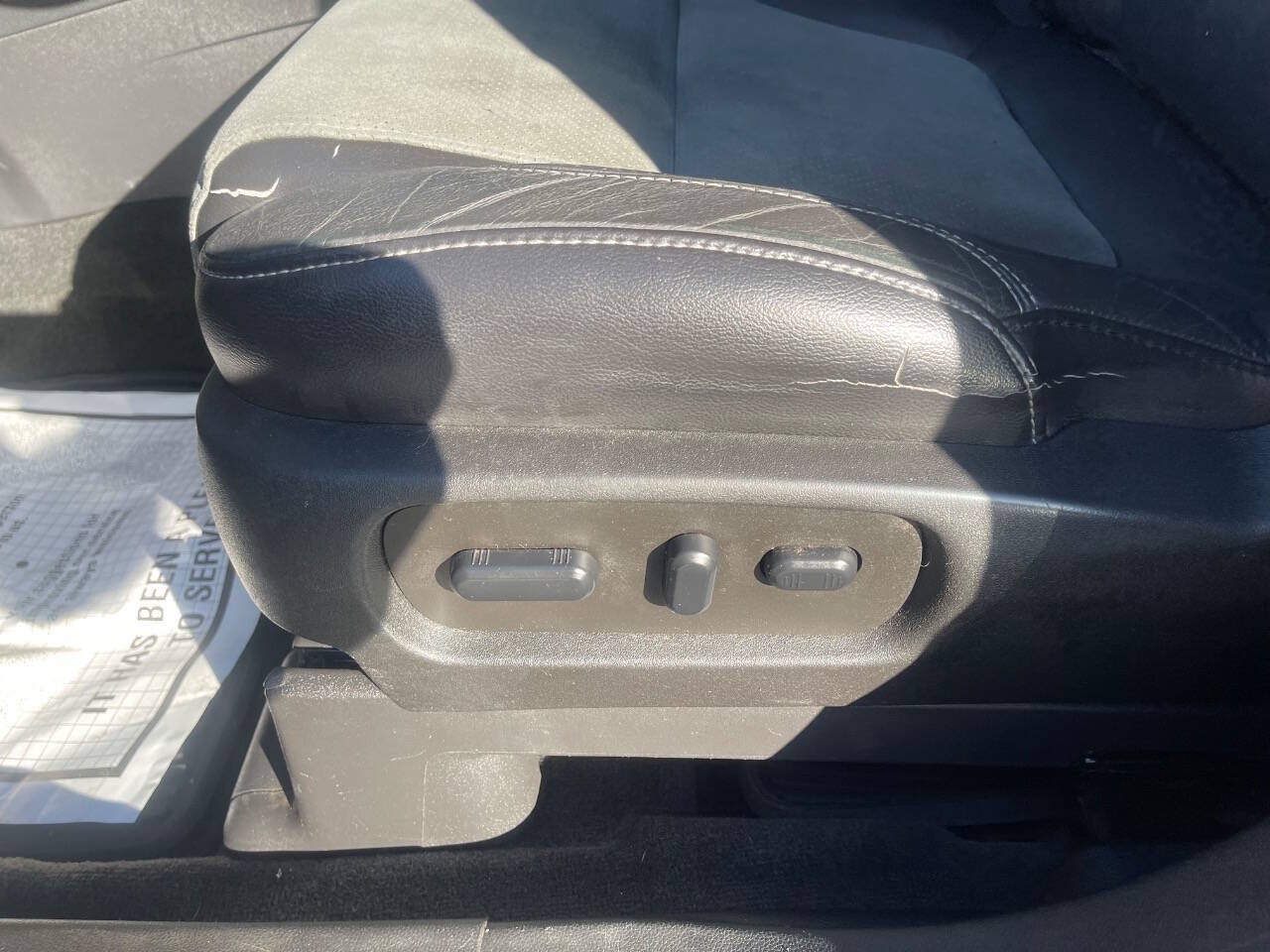 Used 2015 Ford Explorer XLT w/ Equipment Group 202B AWD/4WD image 12