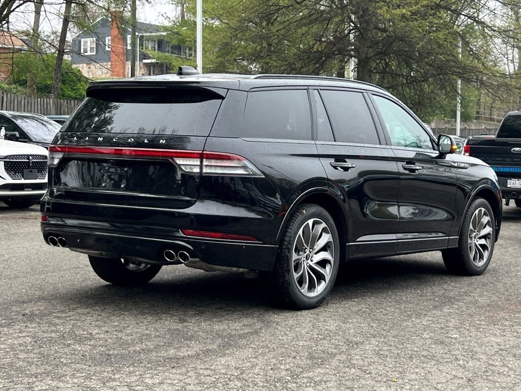 New 2026 Lincoln Aviator AWD w/ Jet Appearance Package image 4
